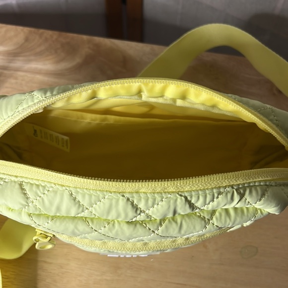 ZYIA Streeterville Yellow Quilted Crossbody Bag Fanny Pack - Picture 4 of 4
